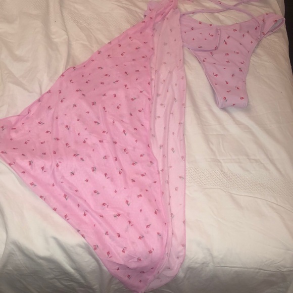 Pink floral bikini - Picture 3 of 5